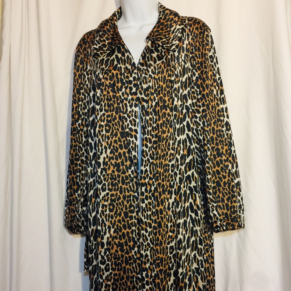 VINTAGE VANITY FAIR ROBE